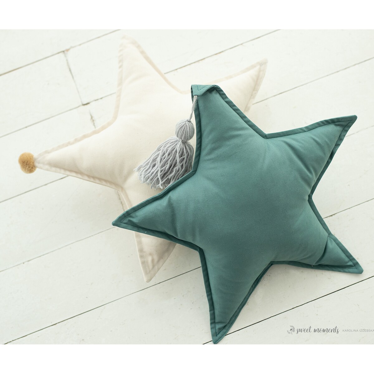 Namiot tipi Adventure z matą i poduszkami.