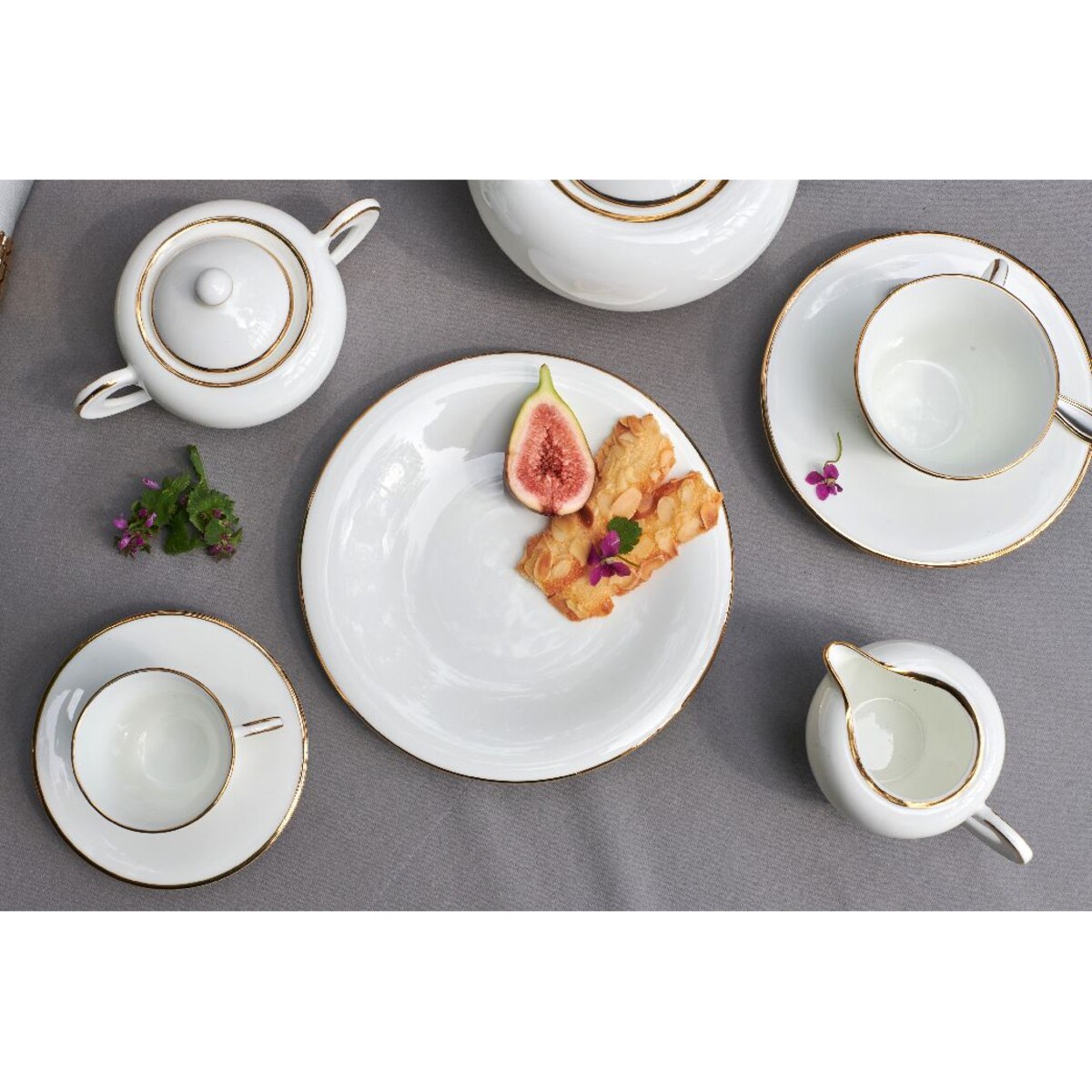 VILLA ITALIA Filiżanka do kawy herbaty porcelanowa 200 ml ze spodkiem NAOMI GOLD