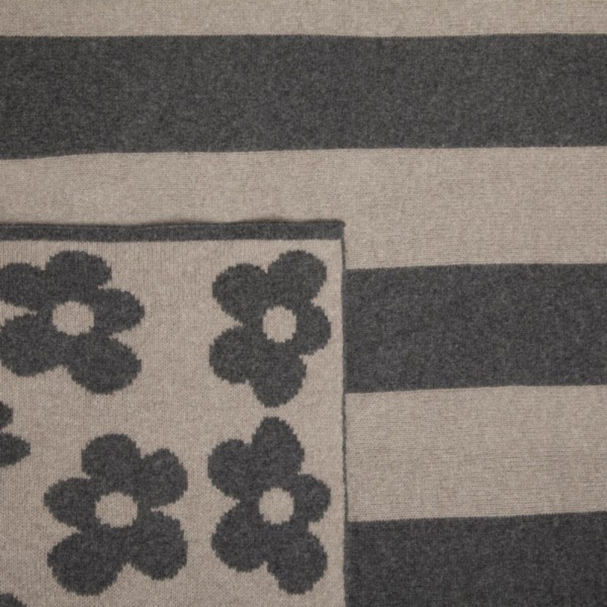 Koc wełniany Manta Flowers Lin-Gris Oscuro/Linen-Dark Grey