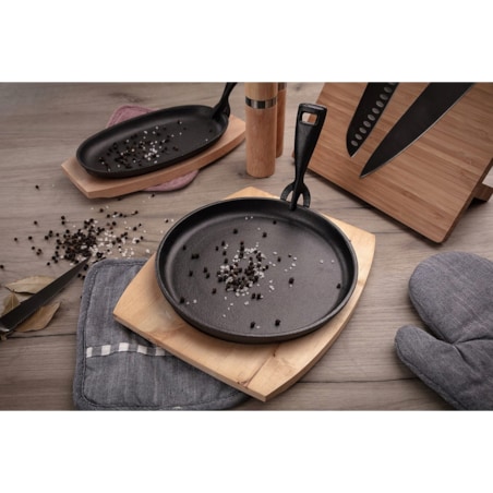 PATELNIA TALERZ ŻELIWNE na desce jedzenie stek mięso warzywa na gorąco box