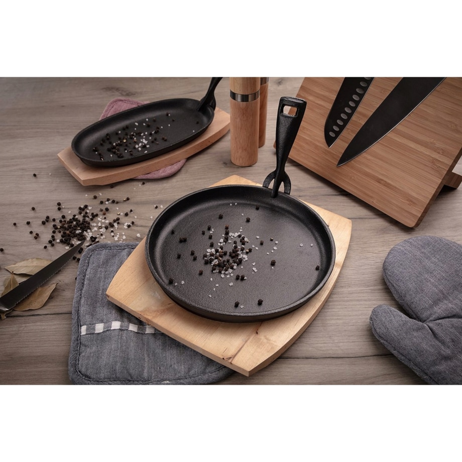 PATELNIA TALERZ ŻELIWNE na desce jedzenie stek mięso warzywa na gorąco box