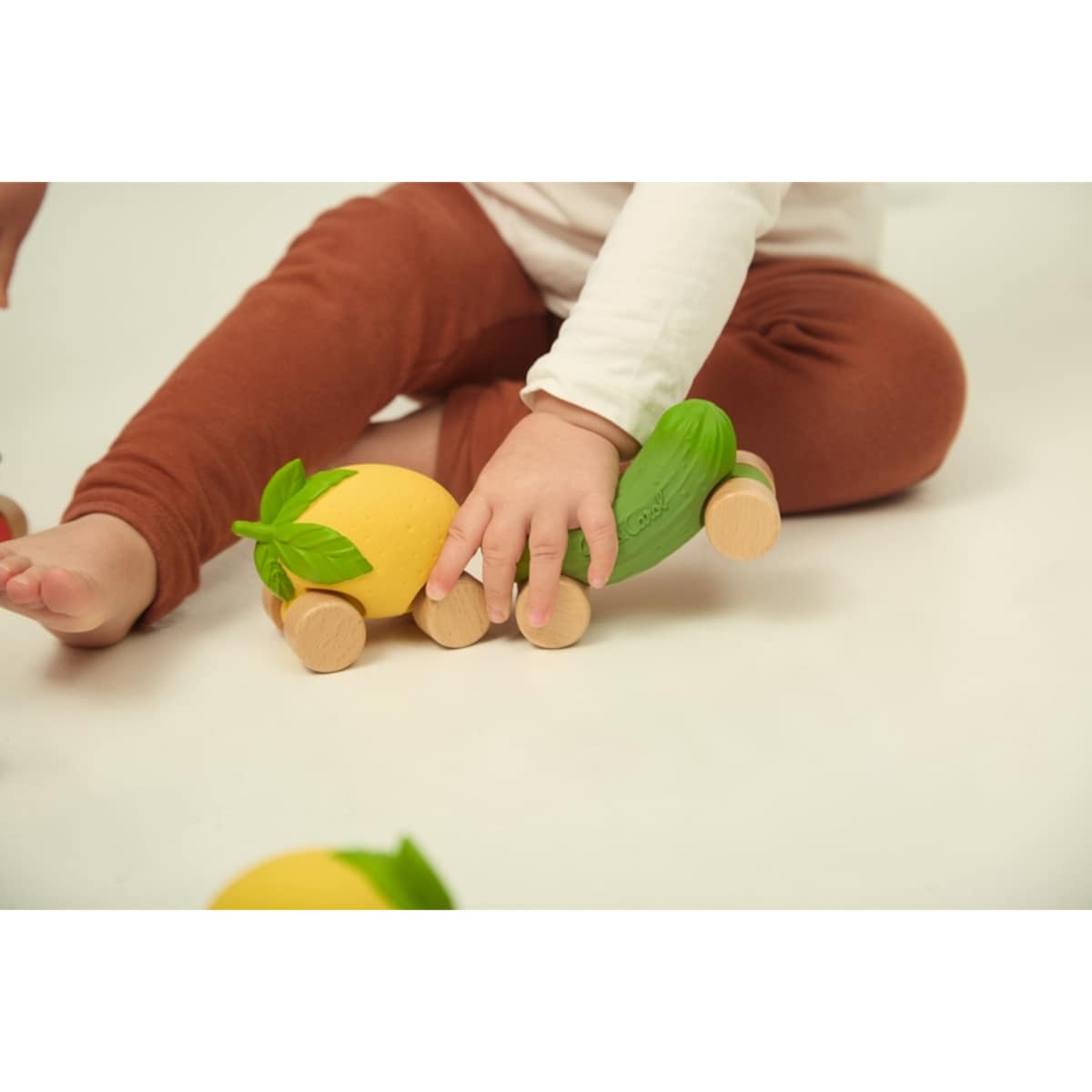 Oli & Carol Samochodzik dla Niemowlaka Ogórek Pepino