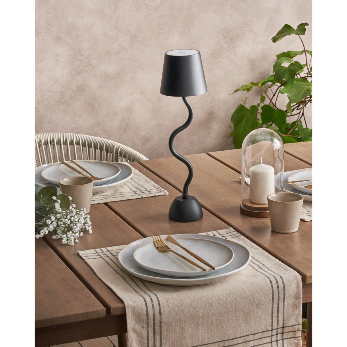 Bezprzewodowa lampa stołowa metalowa czarna VOUGA