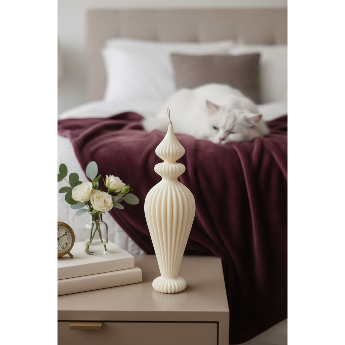 Świeca sojowa Mandi o eleganckiej geometrycznej formie – dekoracyjna rzeźba z naturalnego wosku