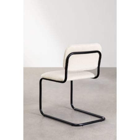 Krzesło na metalowej podstawie tkanina bouclé