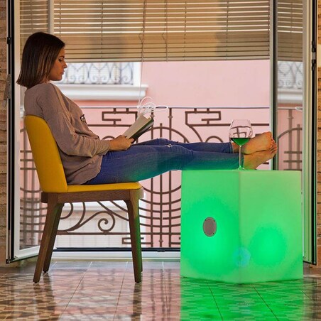 Lampa stojąca przenośna LUMCBP45WLNW King Home LED 1W 6000K IP65 z głośnikiem biała