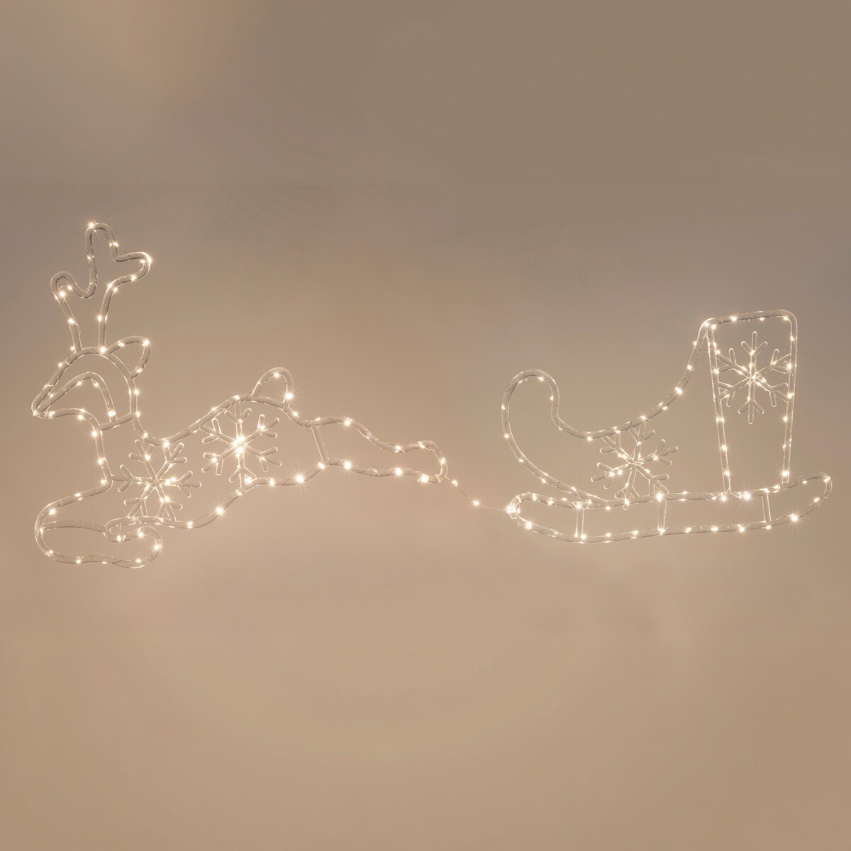 Renifer z saniami, dekoracja świetlna 180 LED, 130 x 51 cm