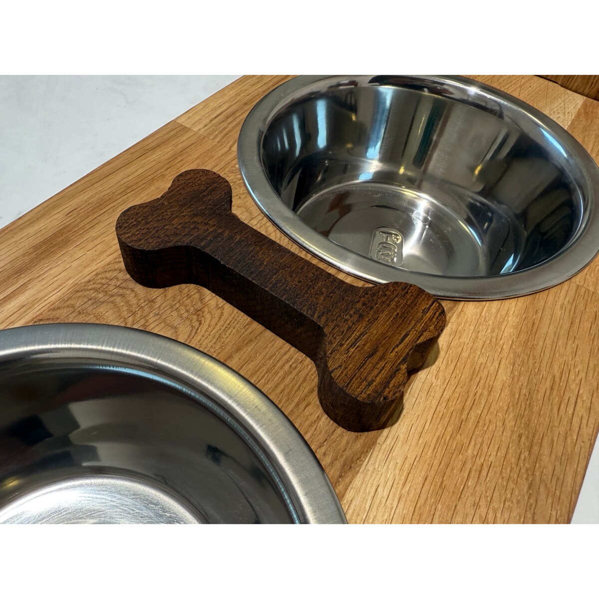 Miska dla psa na stojaku drewnianym XL