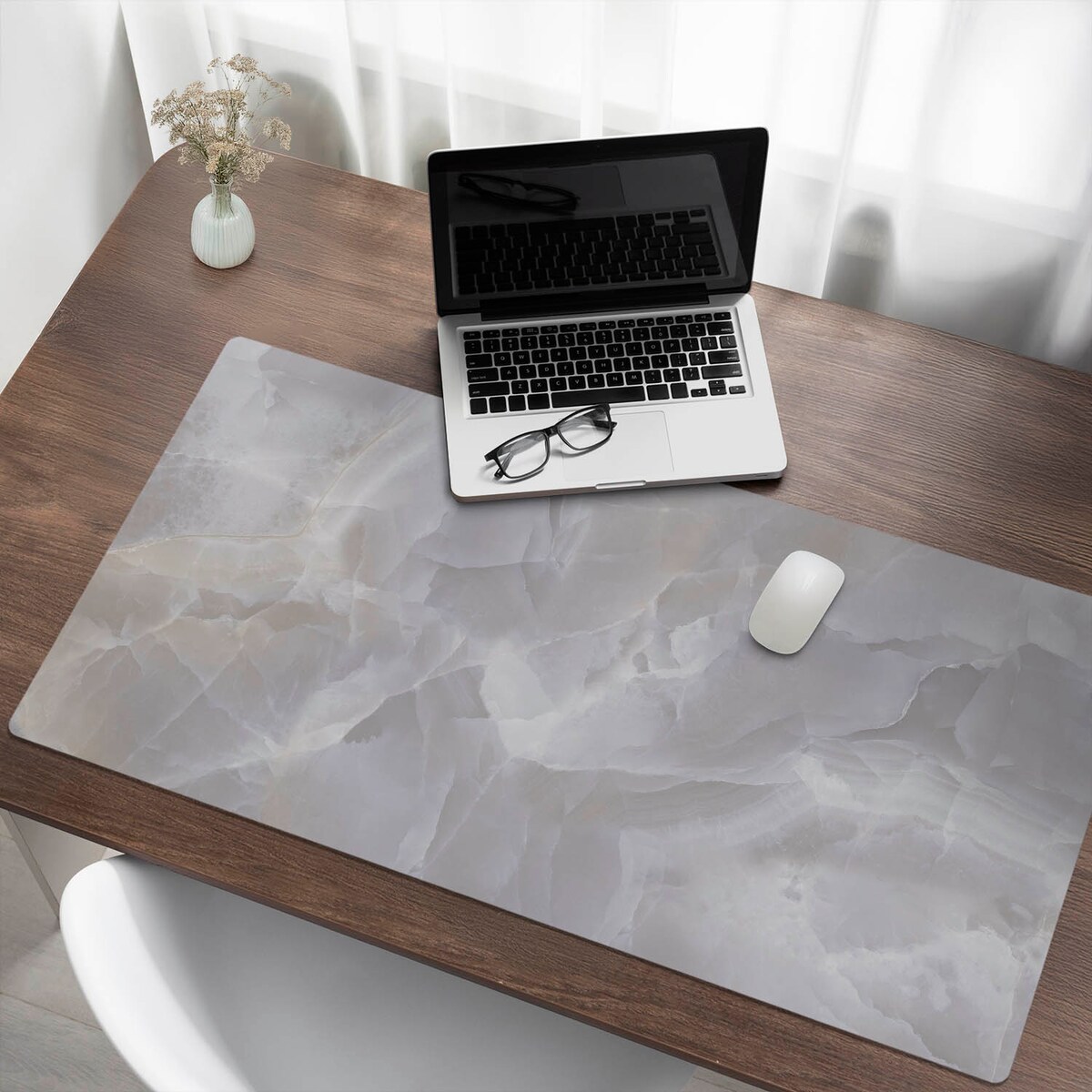 Szara mata na biurko Marmurowe fale, 120x60 cm