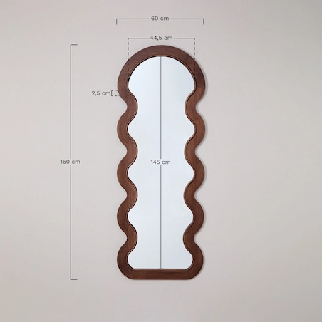 Lustro w falistej ramie z drewna sosnowego Landoi 60x160 cm