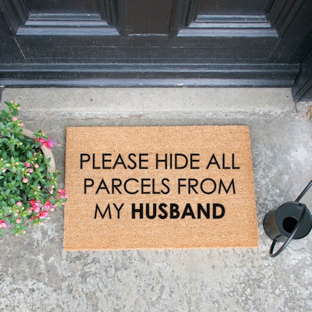 Wycieraczka please hide parcels