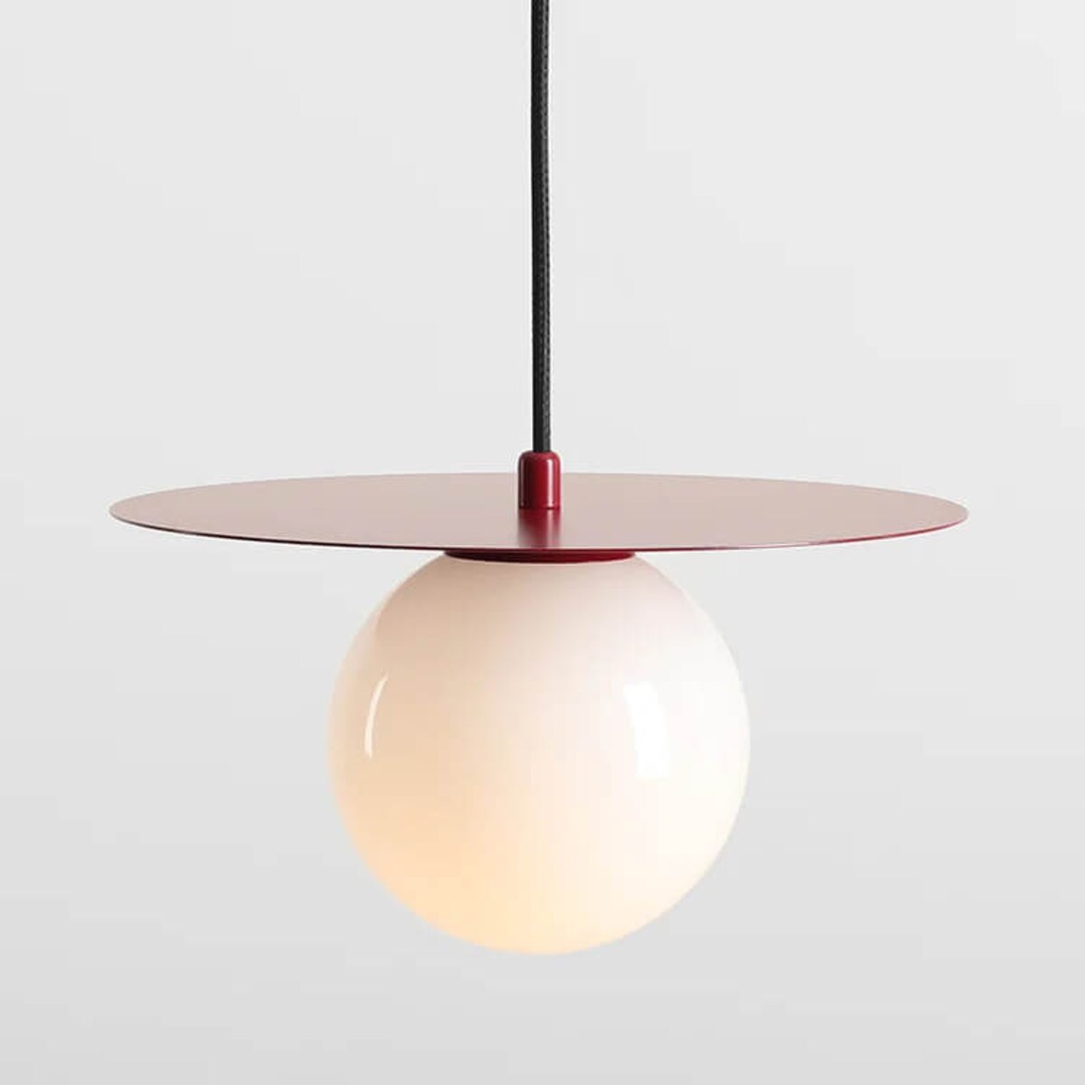 Lampa wisząca kula Loop 1125G15_S Aldex do salonu czerwona biała