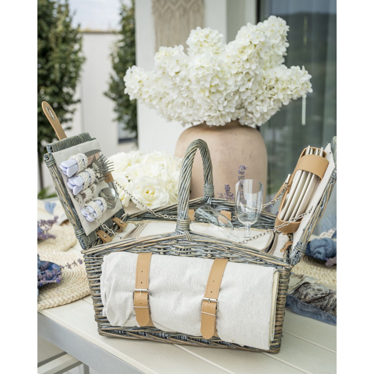 Kosz piknikowy z wikliny dla 4 osób naturalny z szarym CANELE