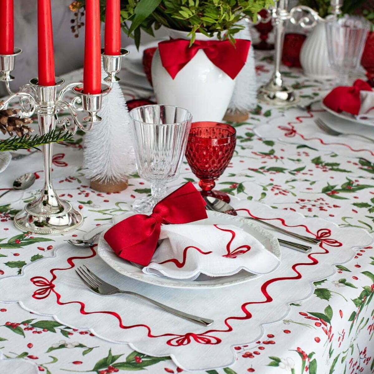 Haftowane serwetki Red Christmas Bows - 6 sztuk