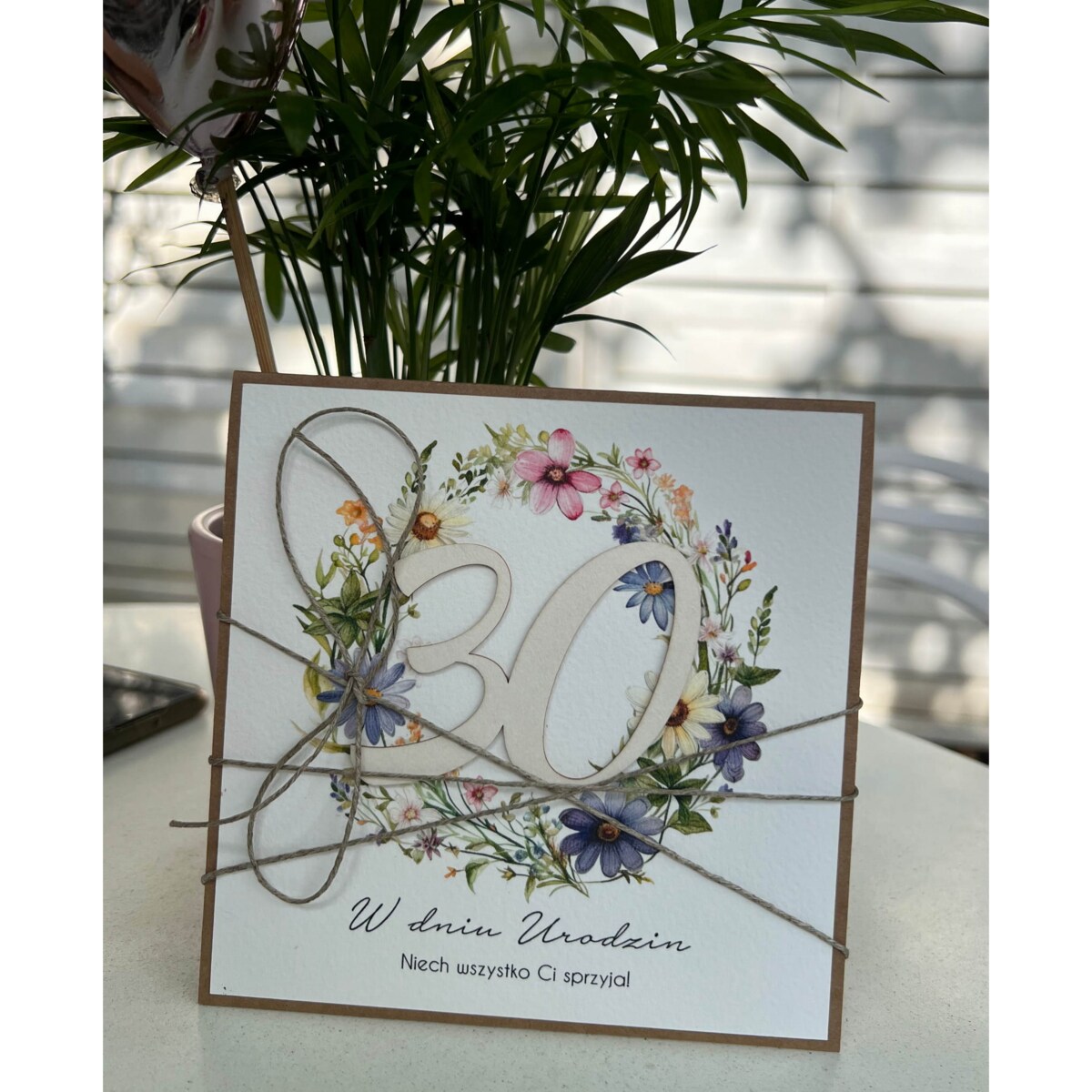 Wyjątkowa ręcznie robiona kartka na 30 urodziny - pomysł na prezent życzenia na trzydziestkę
