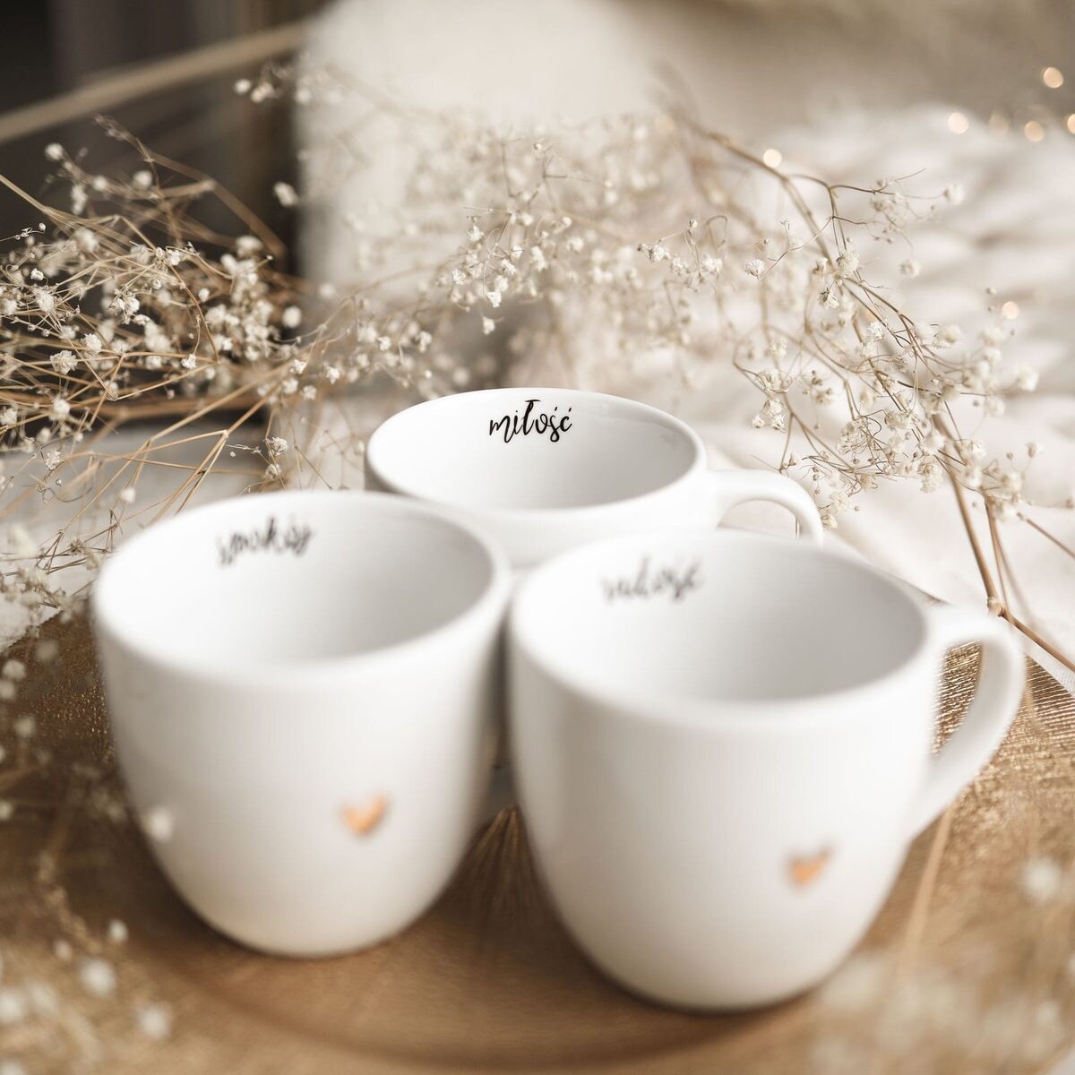 Biały kubek porcelanowy 300 ml „Miłość" ze złotym sercem - prezent na walentynki, rocznicę, zaręczyny