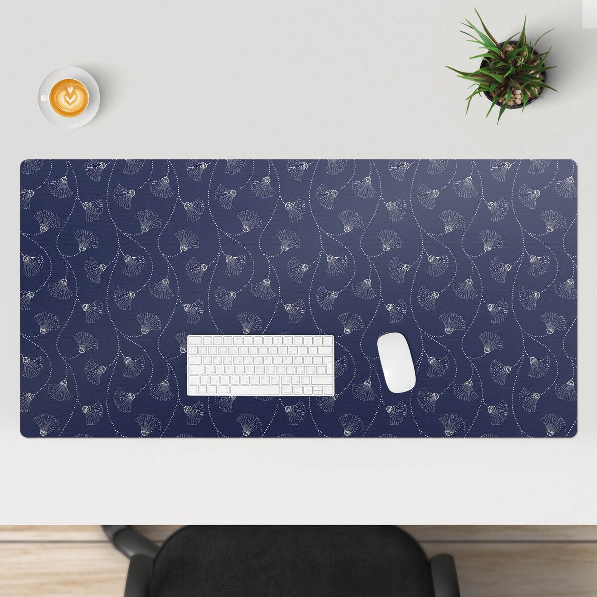 Granatowa mata na biurko Delikatne wachlarze, 120x60 cm