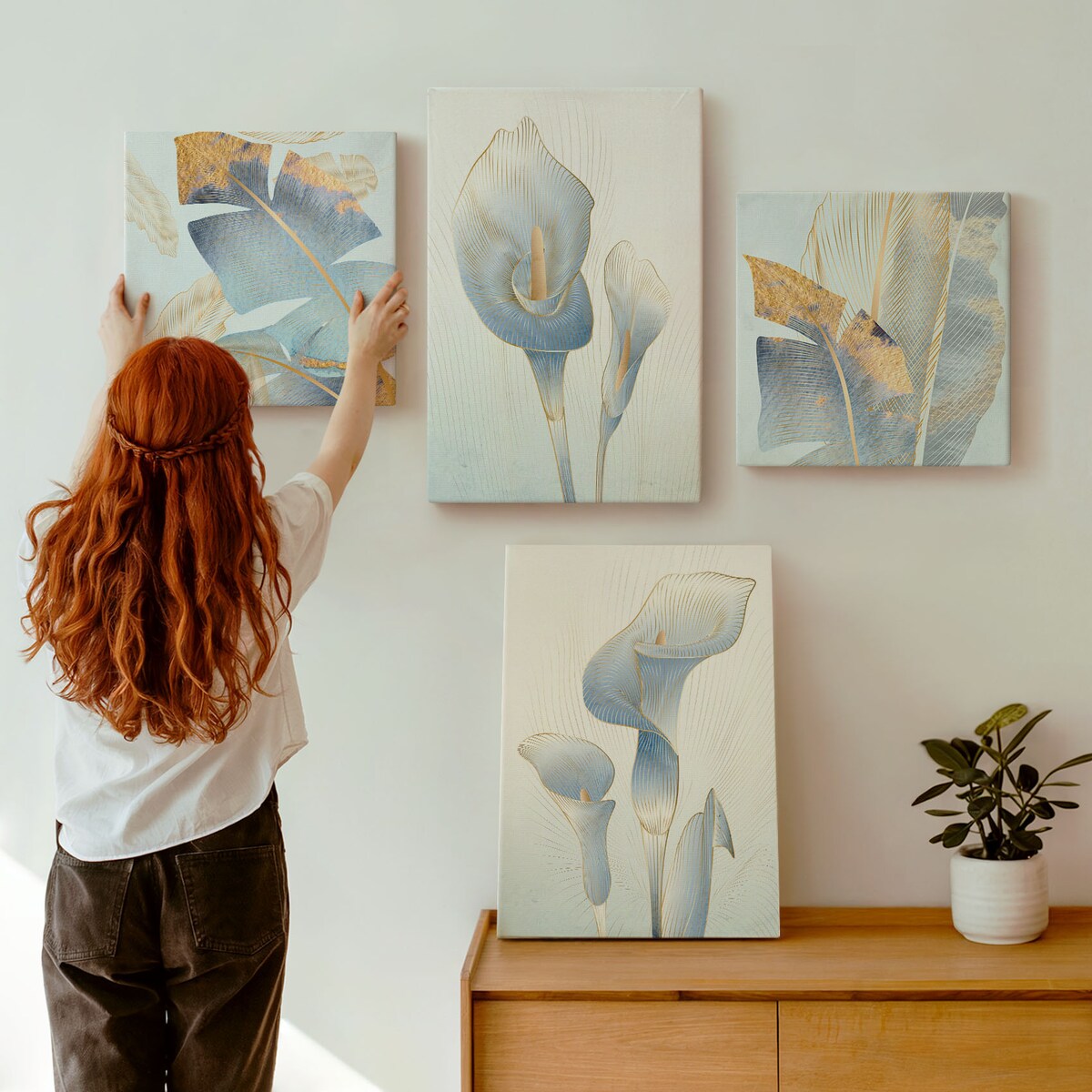 Zestaw 4 obrazów na płótnie - Błękitne kwiaty na tle glamour - niebieski