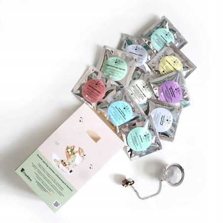 Wiosenny Box GENTLE SPRING - zestaw wiosennych herbat z zaparzaczem, biała filiżanka ze spodkiem, świeca sojowa POLE LAWENDY - na prezent upominek