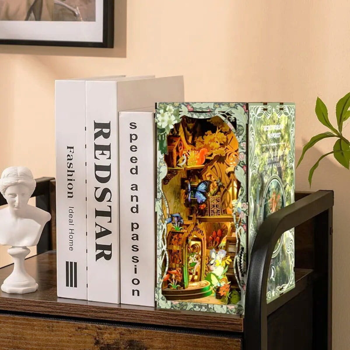 Miniaturowy domek Book Nook - Sekrety lasu
