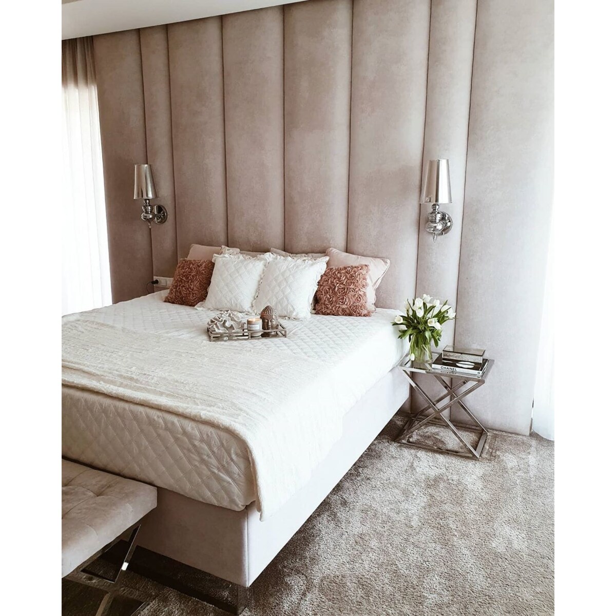 Biała Kapa Narzuta Pikowana z Falbanką 160 x 220 Duży Pled na Sofę Kanapę