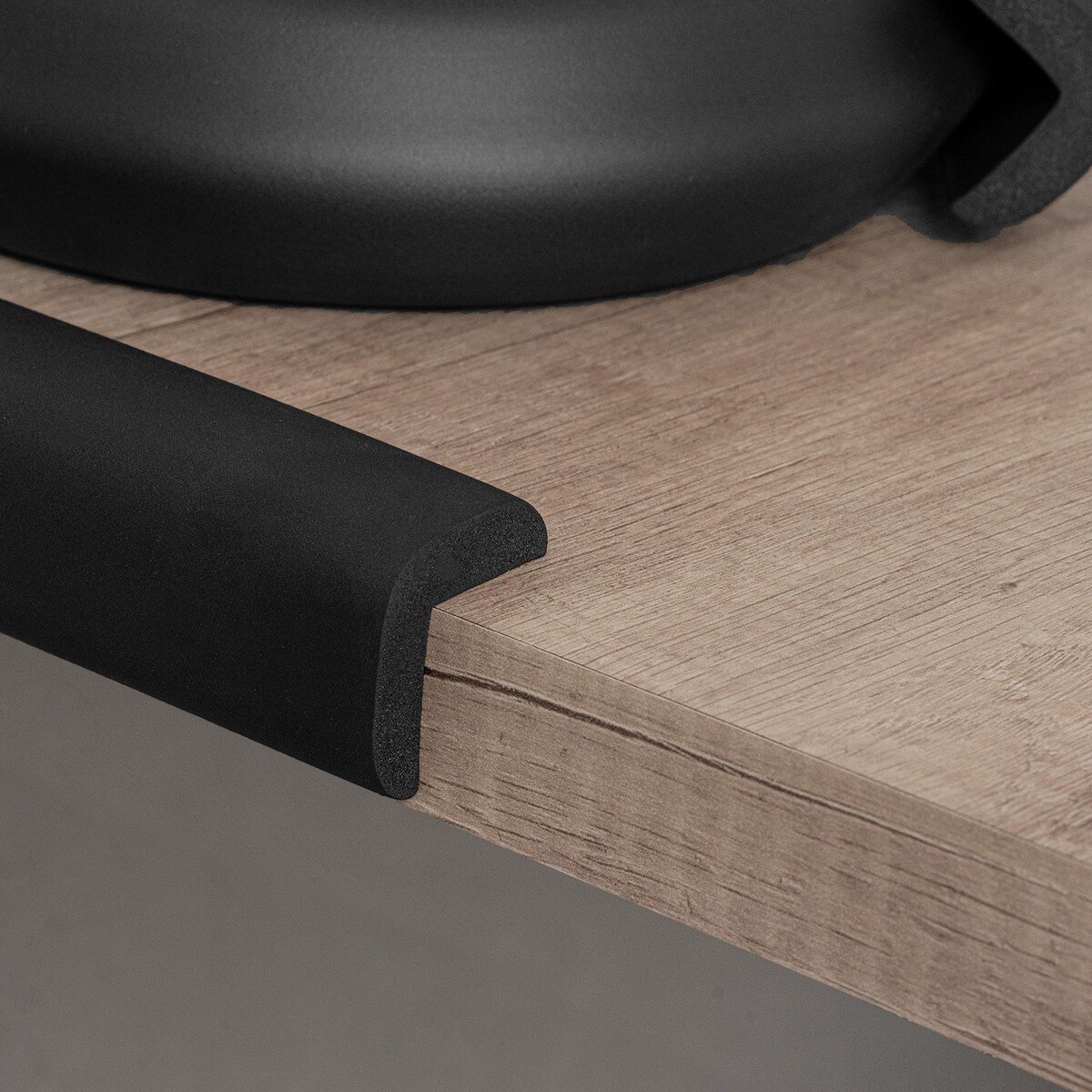 taśma piankowa zabezpieczająca ostre krawędzie mebli, sipo, 2 metry, czarna