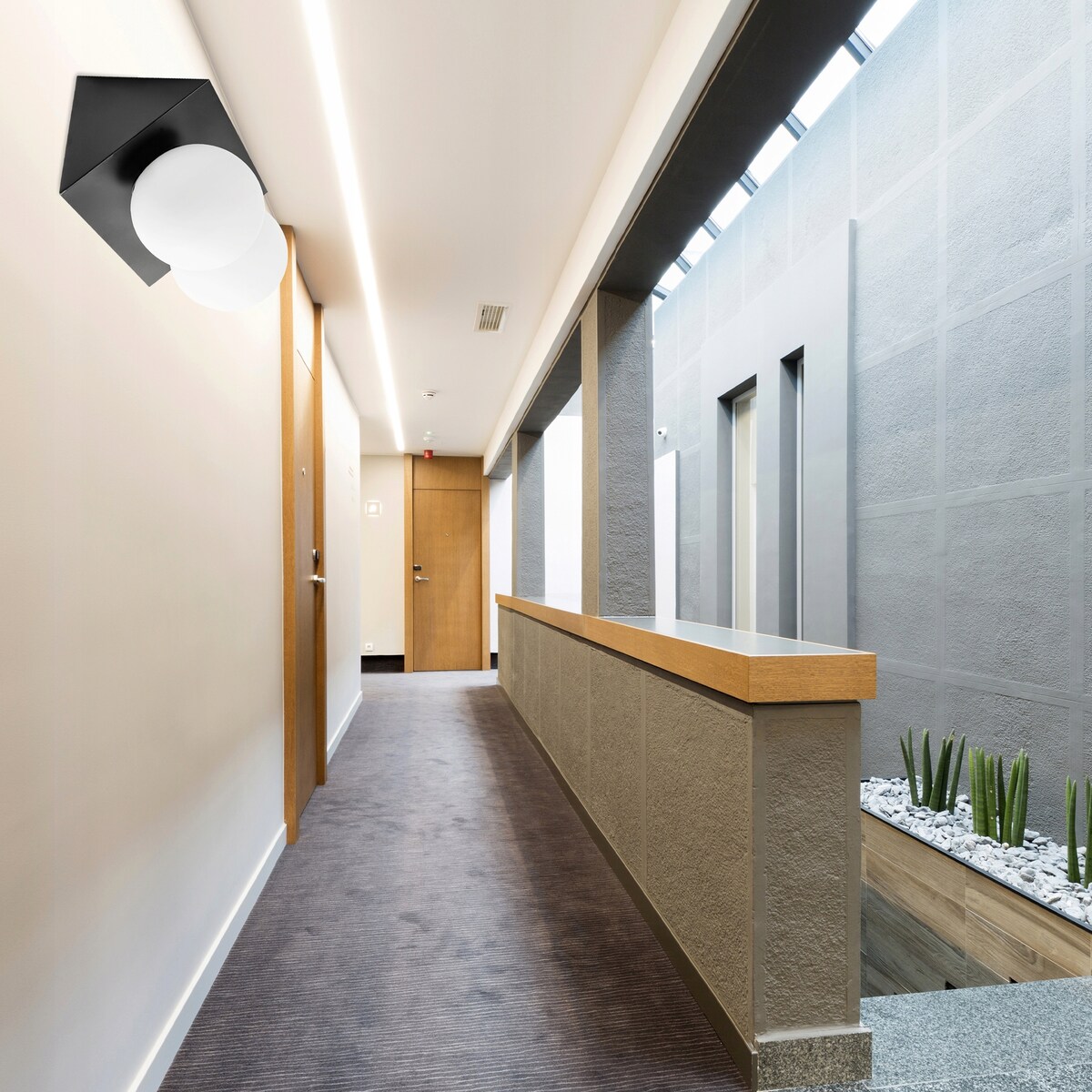 Lampa Ścienna Kinkiet Metalowy Czarny Biały Klosz