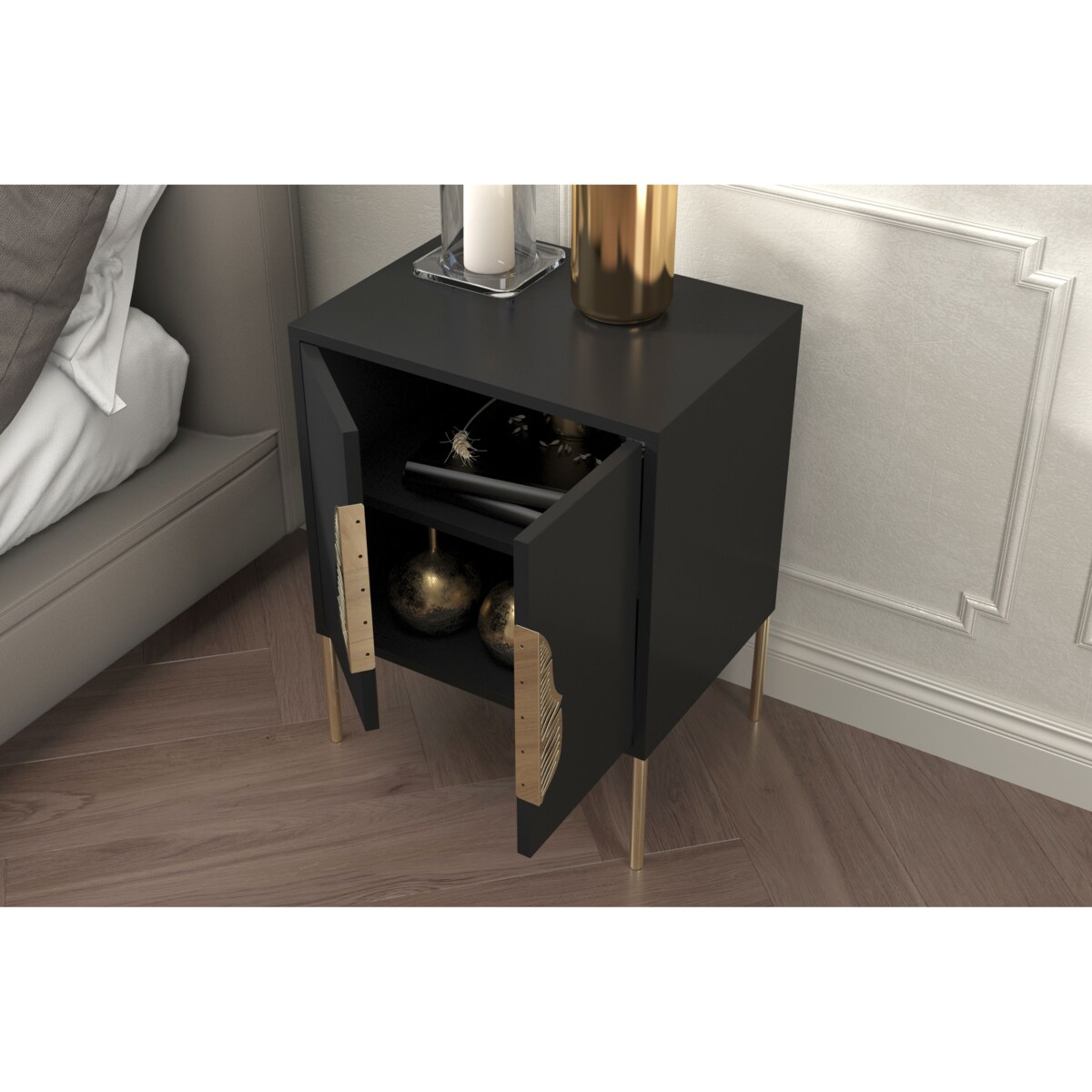 Czarna szafka nocna Skandica MERLIN ze złotymi dodatkami