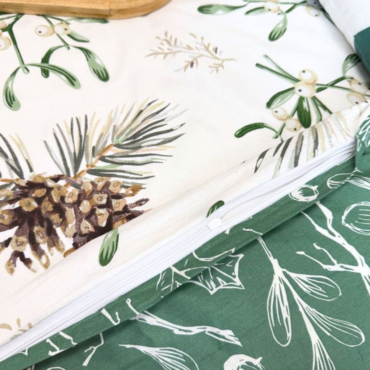 Pościel bawełniana świąteczna 200x220 DWUSTRONNA BIAŁO - ZIELONA ZIMOWY LAS