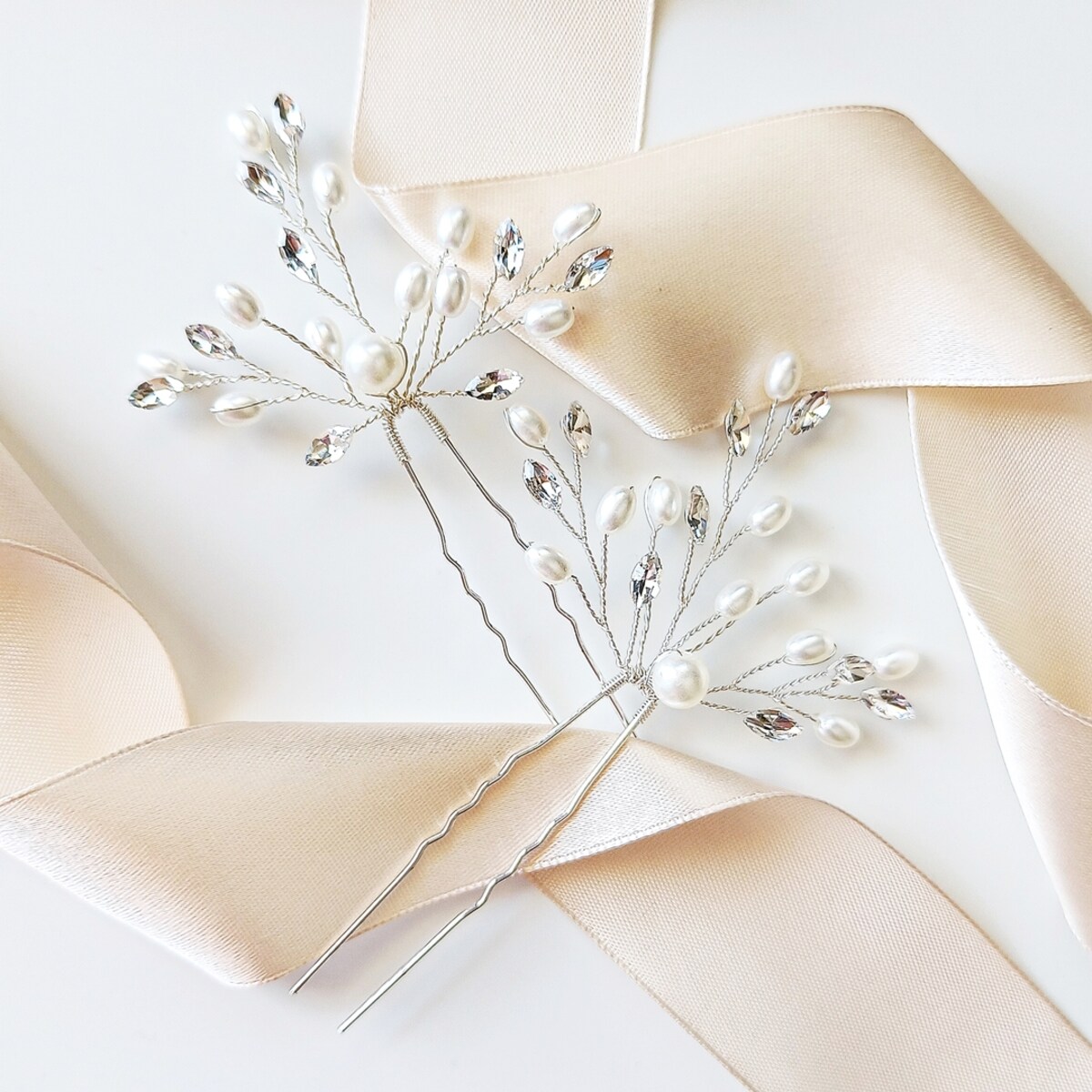 Komplet delikatnych srebrnych kokówek z perełkami i cyrkoniami