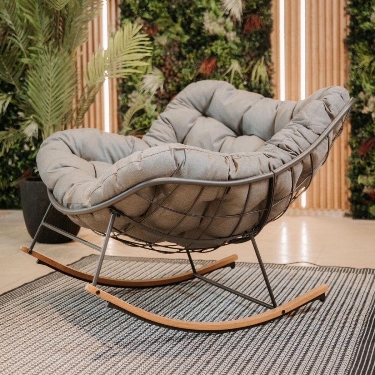 Fotel bujany ogrodowy ze stalową ramą Nube szary