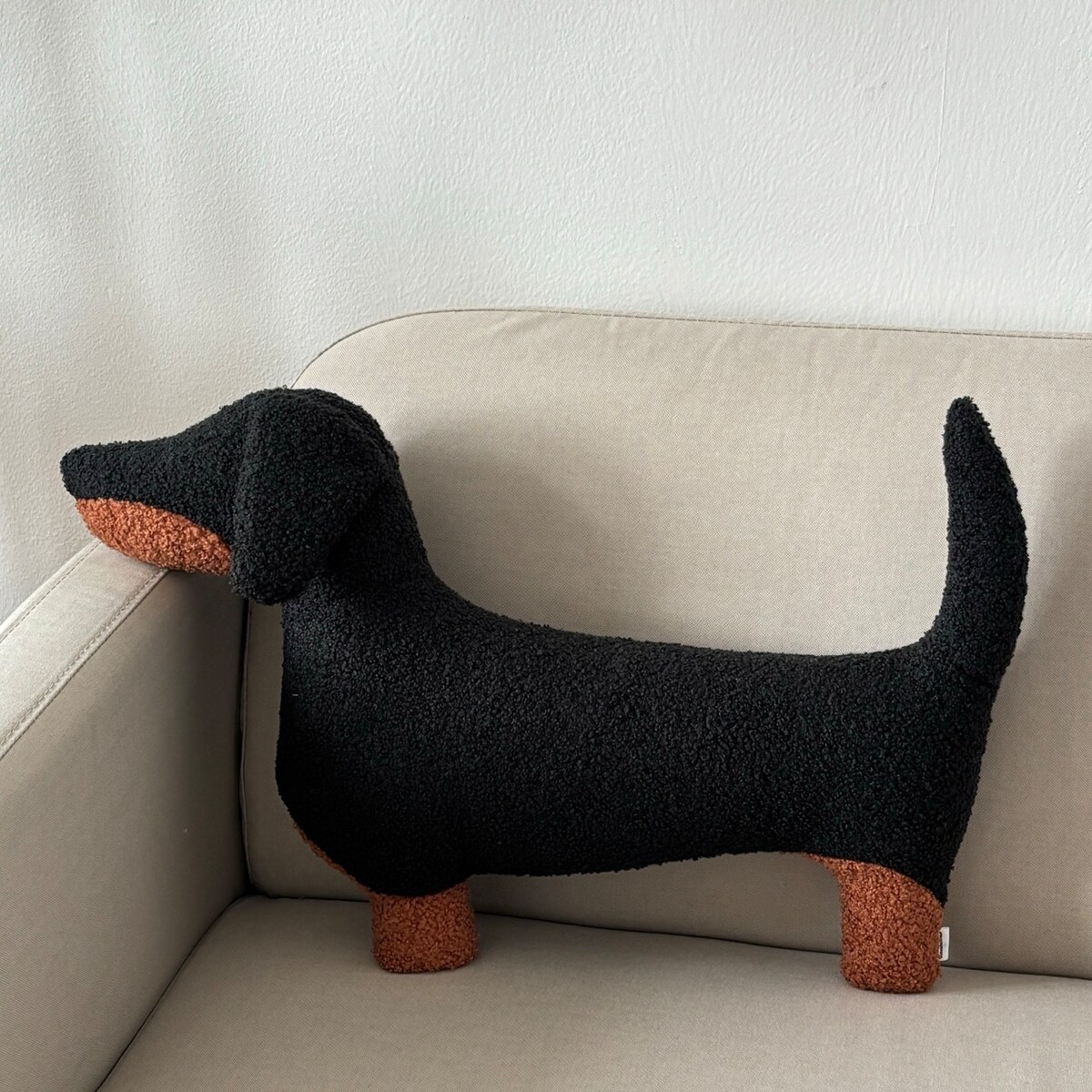 Poduszka Pies Jamnik czarny podpalany boucle