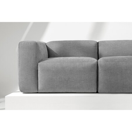 KONSIMO BUFFO 2-osobowa sofa z niezwykle miękkim i wygodnym siedziskiem, kolor jasny popielaty
