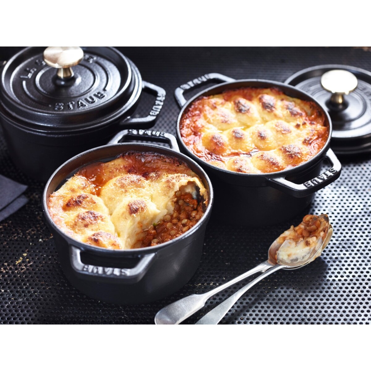Mini garnek żeliwny okrągły Staub - 250 ml, Czarny