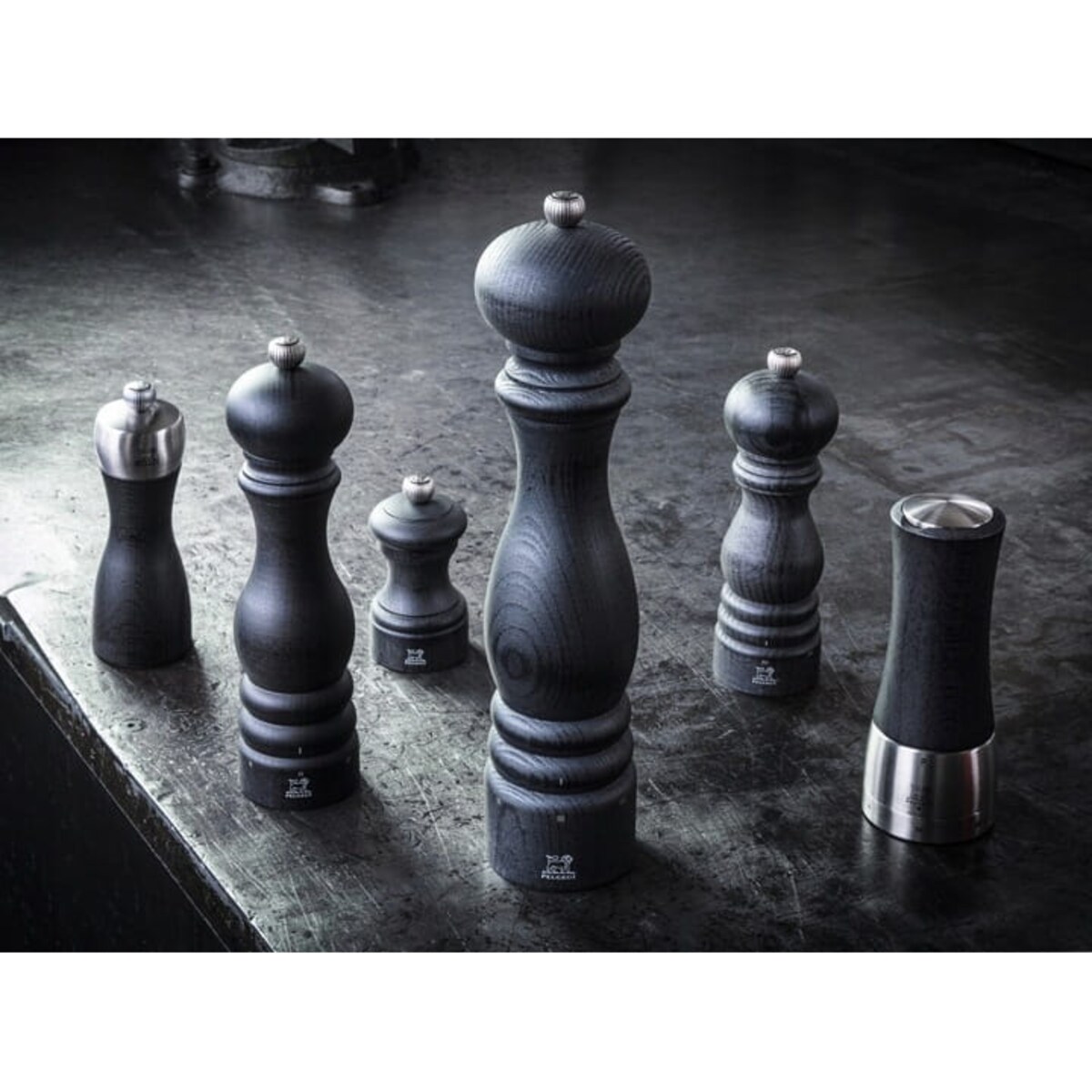 Młynek Paris 22cm do mielenia pieprzu pieprzniczka ręczny regulacja PEUGEOT