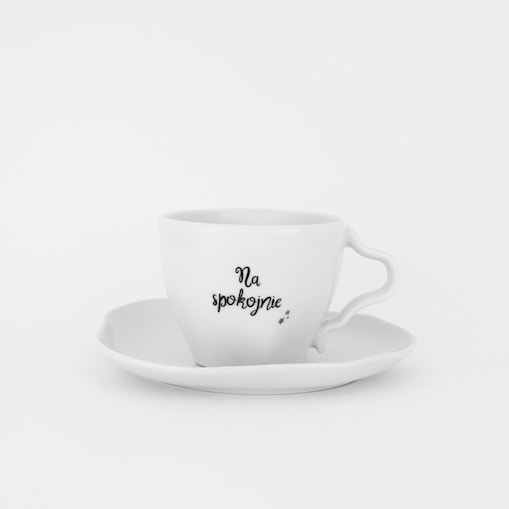 Biała Asymetryczna Filiżanka Porcelanowa ze Spodkiem 200 ml - Napis Na Spokojnie ze Złotymi Gwiazdkami dla Niej na Urodziny