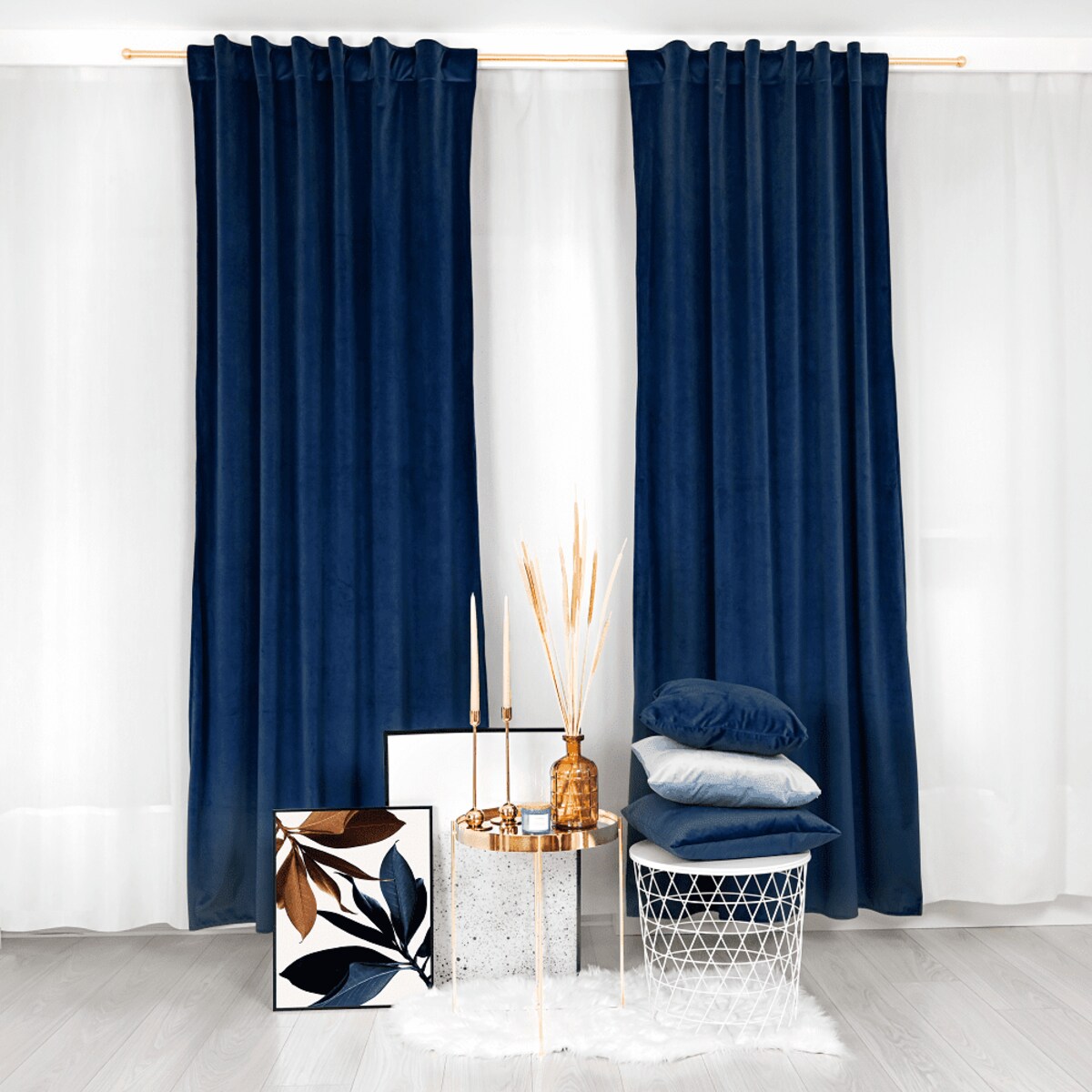 Granatowa zasłona z weluru 140x230 cm