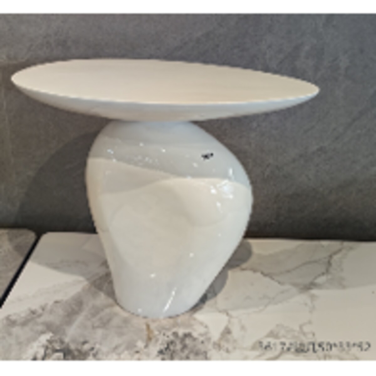 STOLIK KAWOWY NUORI BIAŁY O NIEREGULARNYM KSZTAŁCIE