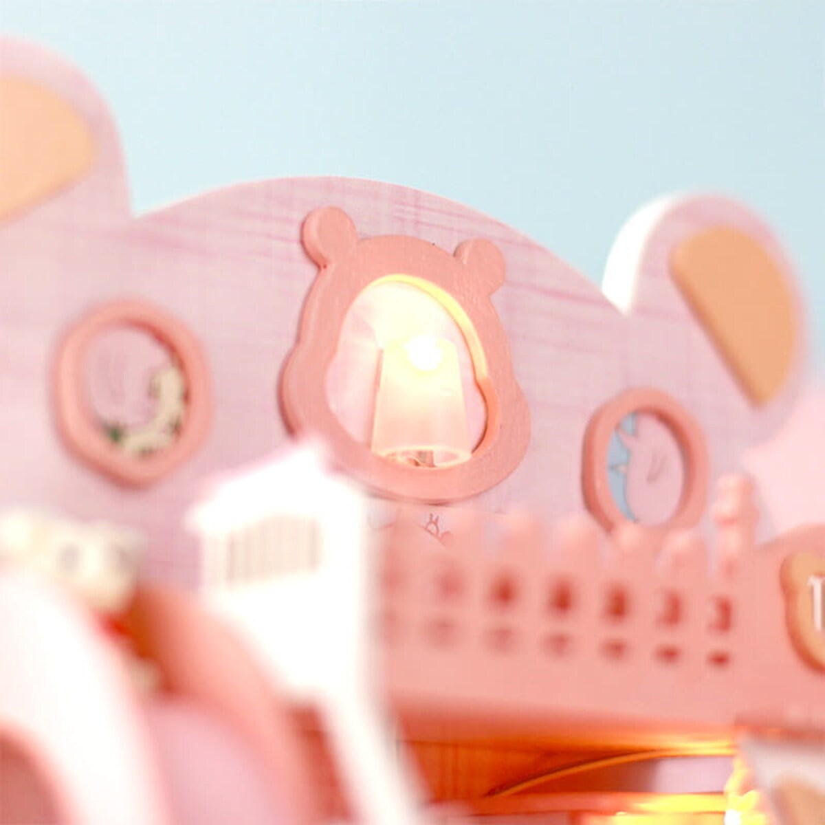 Miniaturowy domek - Różowy miś