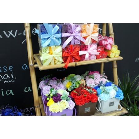 PACHNĄCE RÓŻE KWIATY MYDLANE BOX na upominek urodziny prezent święta stroik