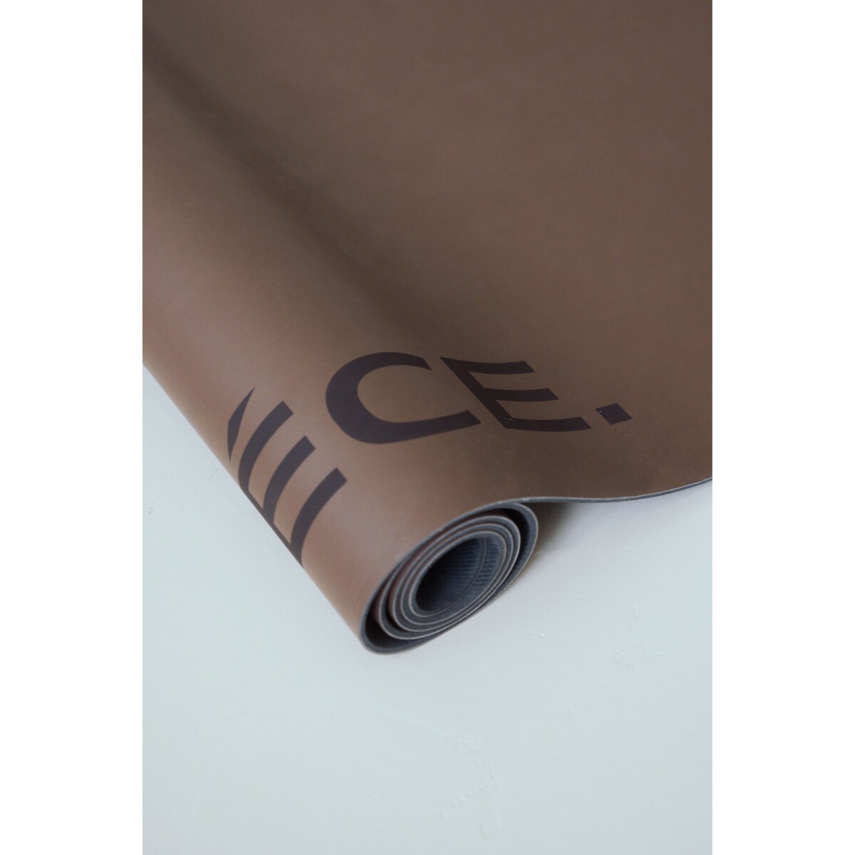 Mata do ćwiczeń TRECE: brązowa