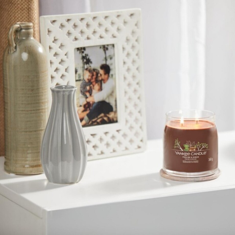 YC SIGNATURE – Świeca średnia PRALINE & BIRCH