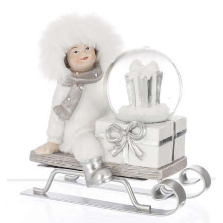 Dekoracja - dziecko na sankach ze szklaną kulą 10,5x10,5x6,5 cm