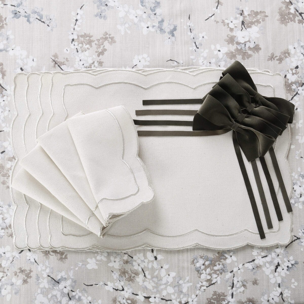 Haftowane serwetki Silver Onde - 4 sztuki