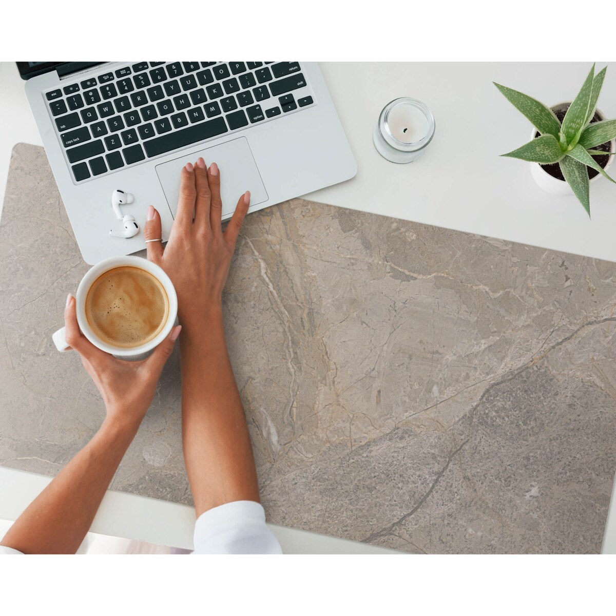 Beżowa mata na biurko Kamienny wzór naturalny, 100x50 cm
