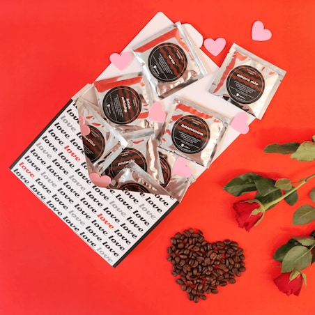 Zestaw prezentowy upominkowy "COFFEE LOVE MESSAGE" - 14 smaków kaw deserowych - prezent upominek na walentynki dla chłopaka dziewczyny niej niego żony męża kobiety faceta mężczyzny