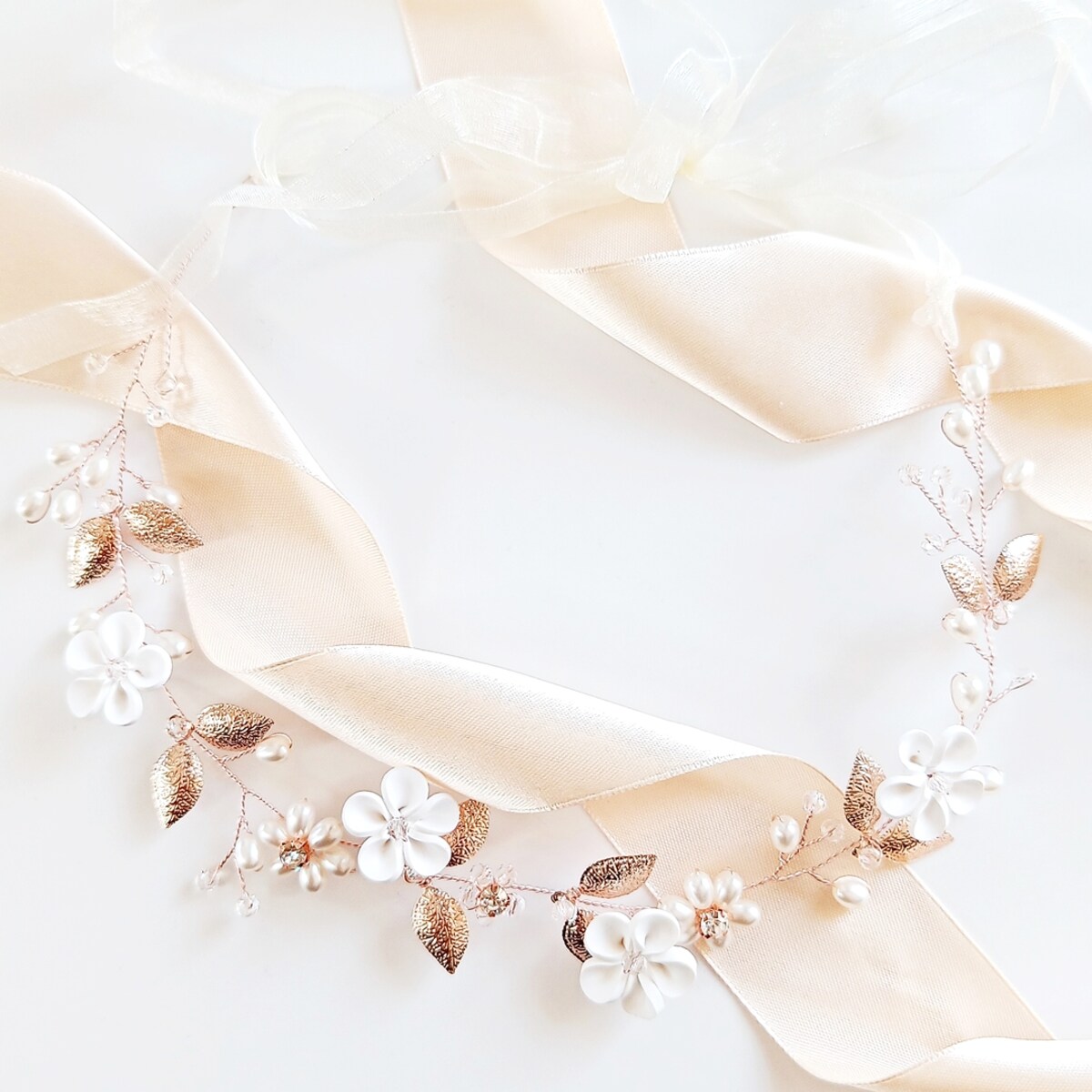 Wianek rose gold z kwiatami listkami perełkami delikatny przyjęcie wesele