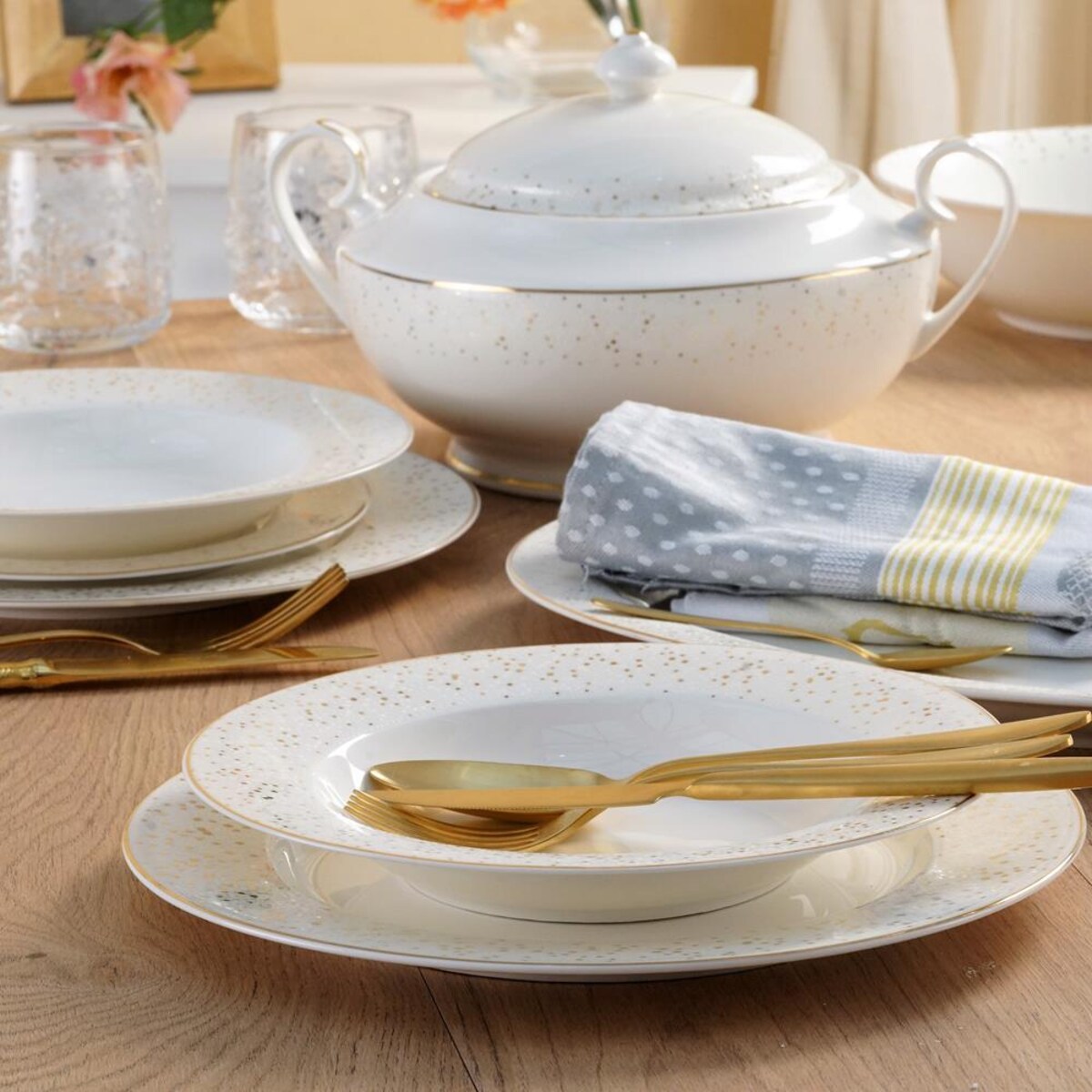 VILLA ITALIA Serwis obiadowy porcelanowy na 12 osób z wazą DIANA