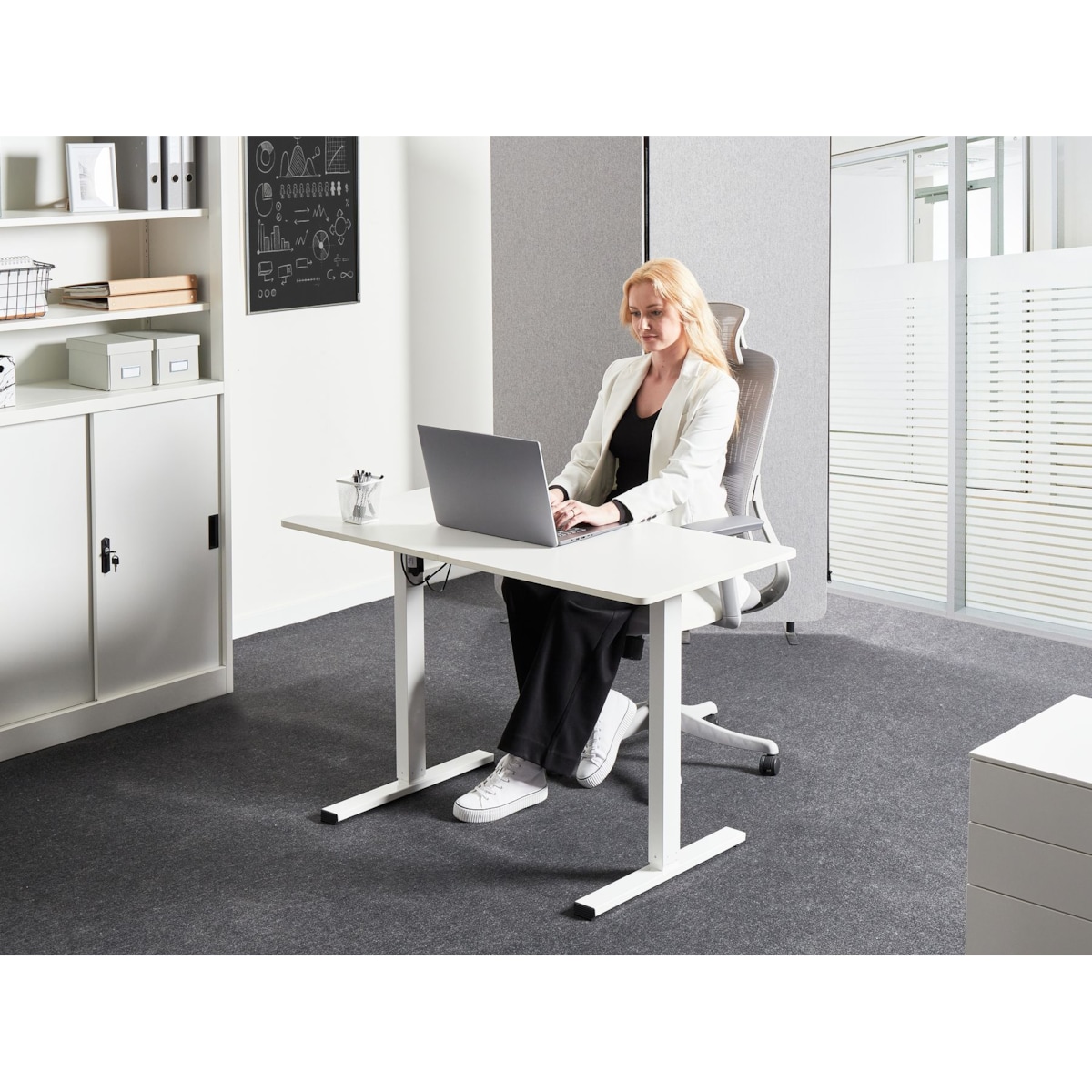 Biurko regulowane elektrycznie 120 x 60 cm białe TAVARES