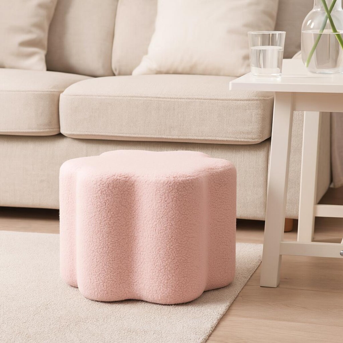 Pufa kwiatek YORE, tapicerka baranek, 34 x 34 x 29 cm